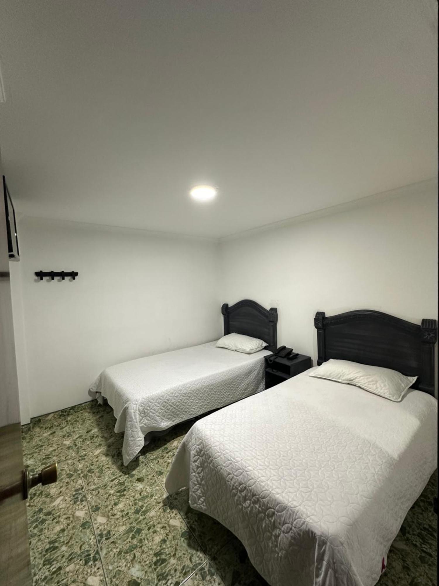 Hotel Nuevo Horizonte E.M.J โบโกตา ภายนอก รูปภาพ